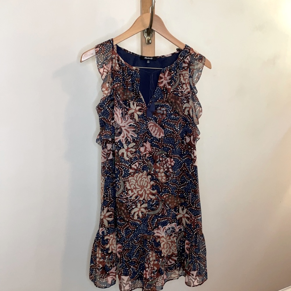 Madewell dress. Beautiful pattern. Tie, ruffle XXS